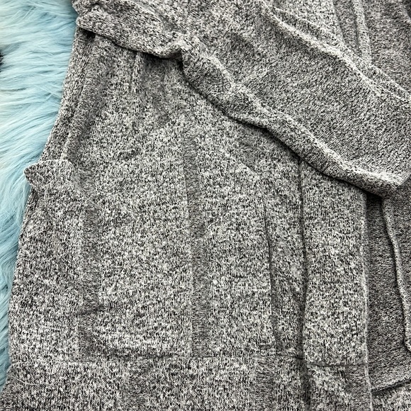 EUC! Lightweight Buckle Grey Open Front Cardigan! Size small - Picture 2 of 6